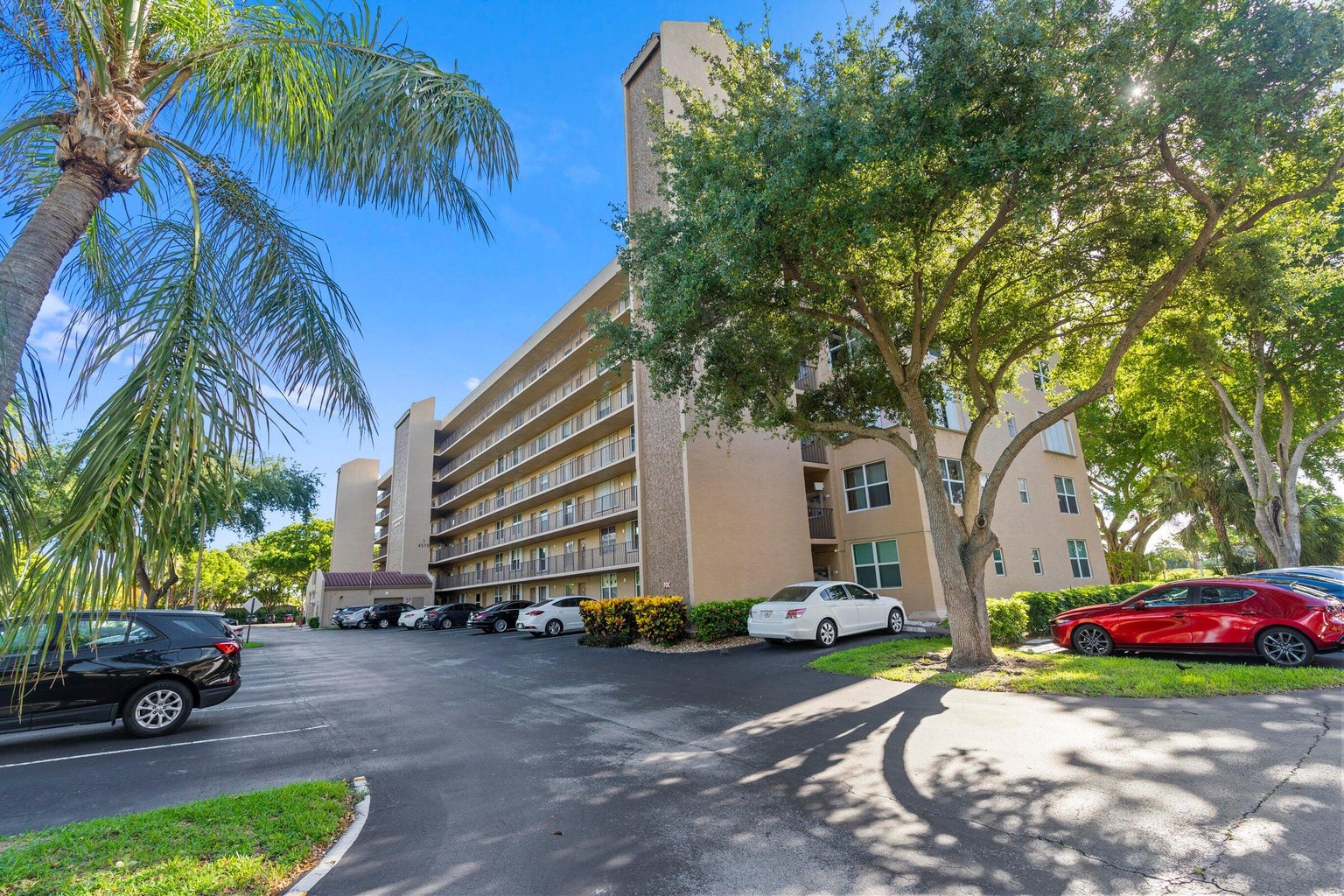 4570 NW 18th Avenue, 608