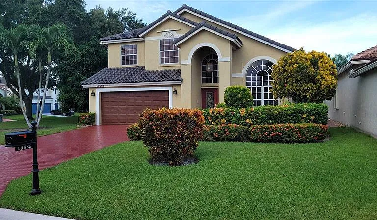 10885 La Salinas Cir, Boca Raton, FL 33428